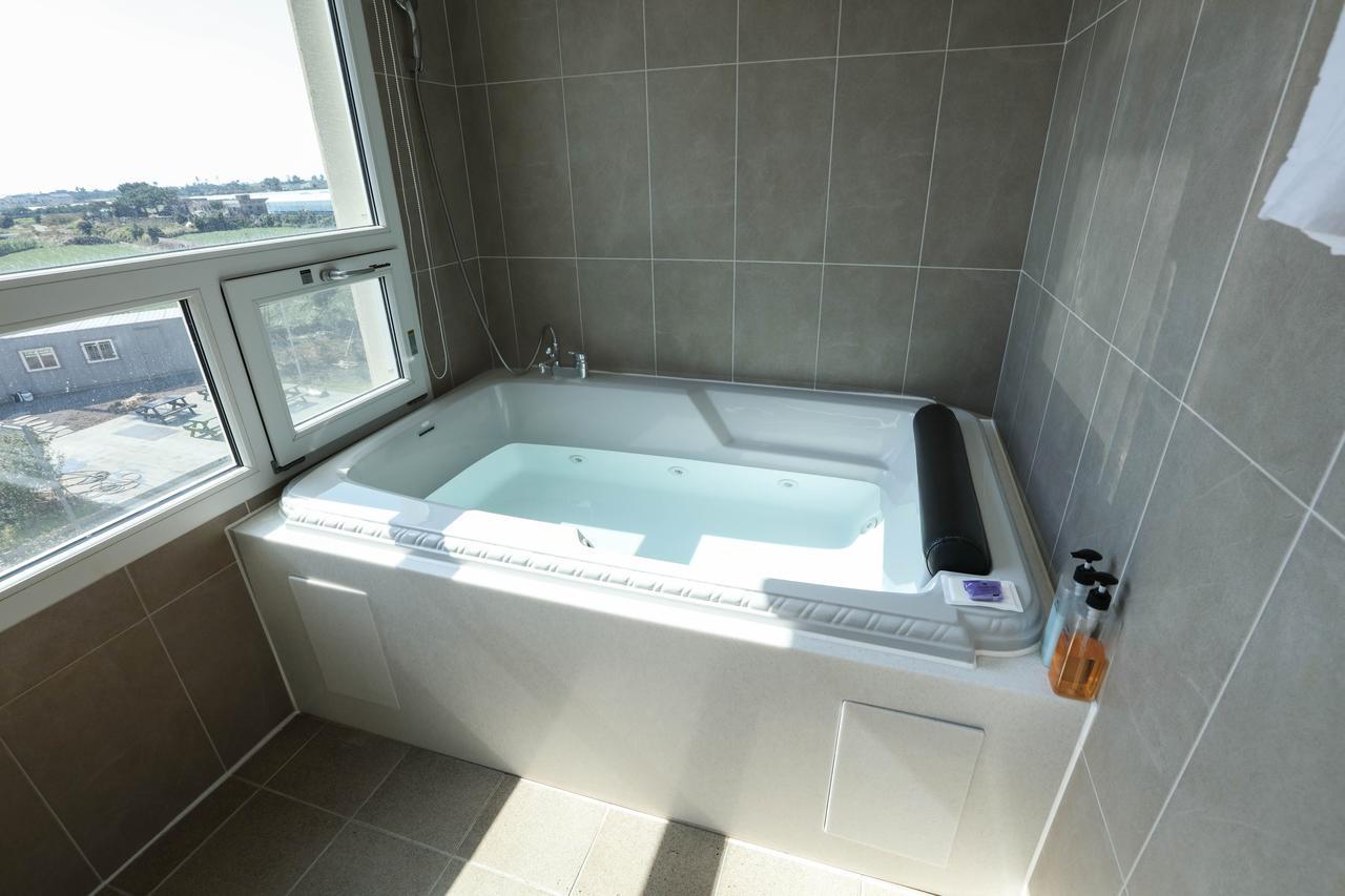 Casa De Vivaldi Hotel Seogwipo Extérieur photo