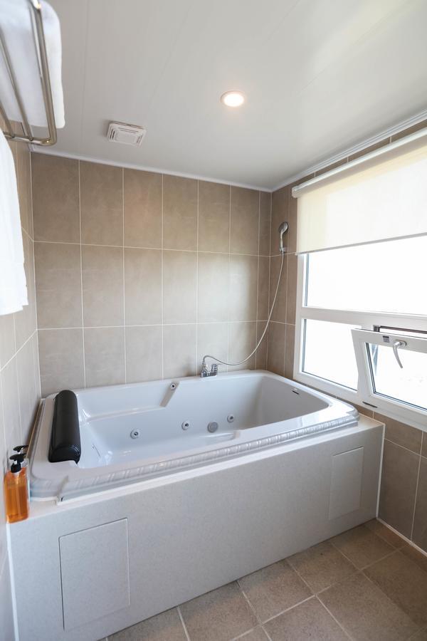 Casa De Vivaldi Hotel Seogwipo Extérieur photo